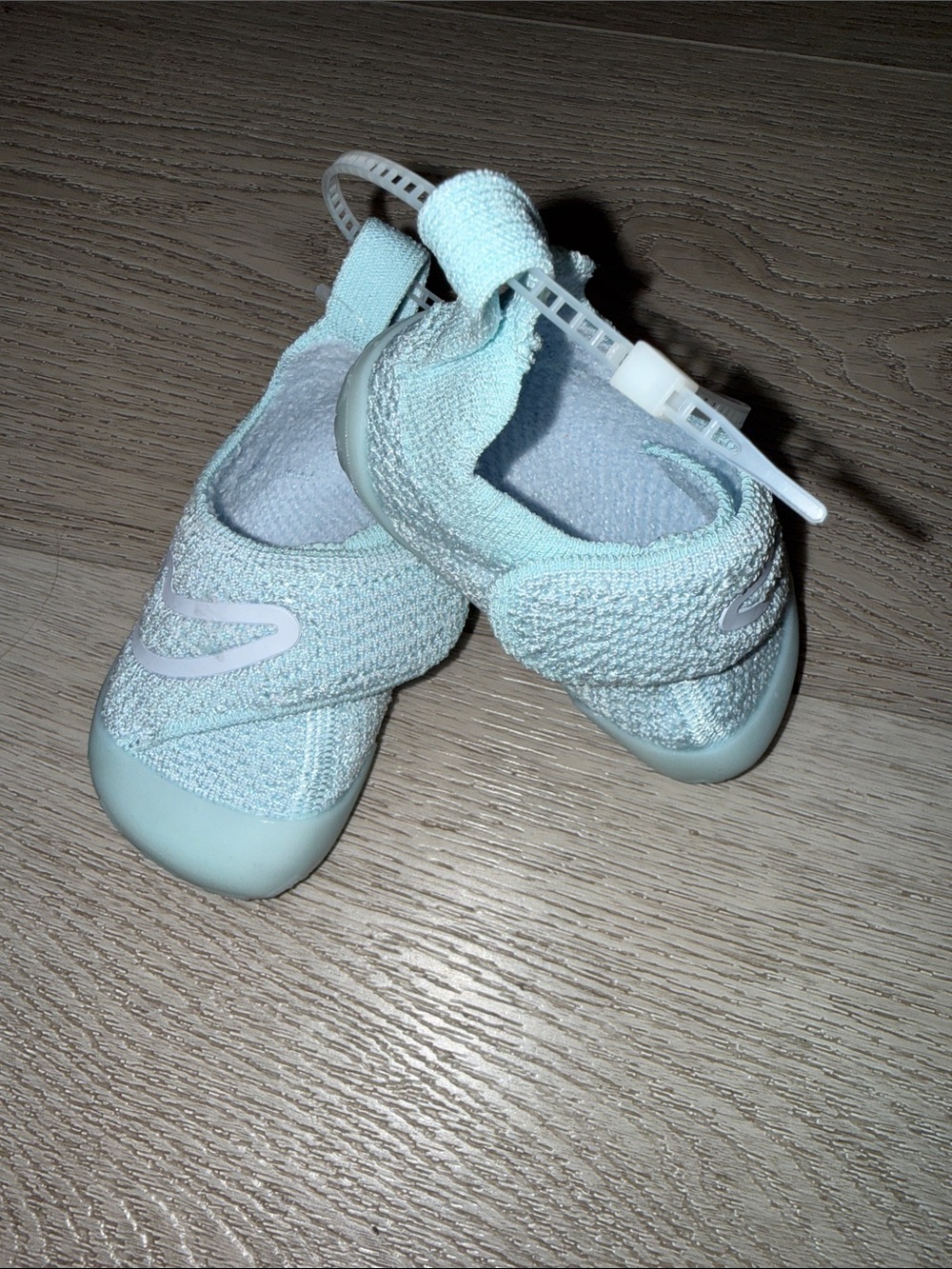 NEW Nike Swoosh 1, Size 3, Glacier Knit Slip-On Shoes